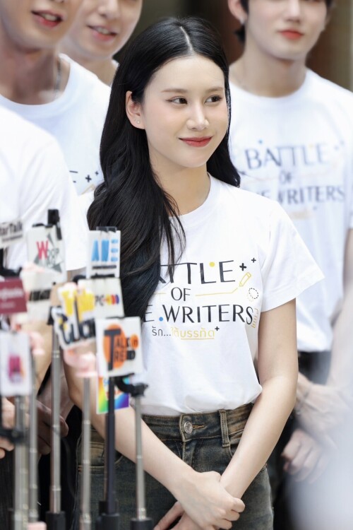 Battle-of-the-writers-18ead39b9d3c8d47e7.jpeg