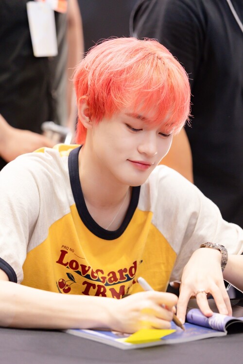 CHENLE_Fansign-244d8b26f42b38bb9.jpg