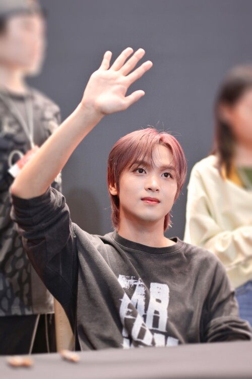 HAECHAN_Fansign-25012af30aa768716.jpg