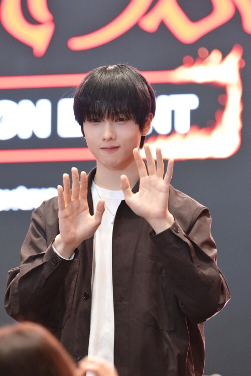 JISUNG_Fansign-37a99ca628edb3c5b.jpg