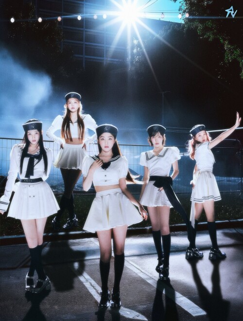 -1-Red-Velvet--Cosmicae5bcb1d4c198f9b.jpg