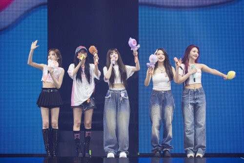 -3-2024-Red-Velvet-FANCON-TOUR-_HAPPINESS-_-My-Dear-ReVe1uv_-in-BANGKOK0d04683303629763.jpg