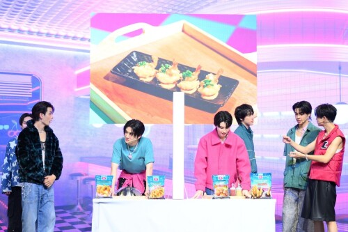 LINE_ALBUM_Qfresh-x-BUS7_240907_189e23f673adc461f8.jpg