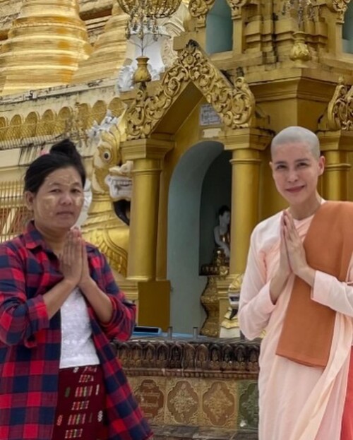 Photo by kikmayurin on September 24, 2024. May be an image of 2 people, Shwedagon Pagoda and Wat Pho