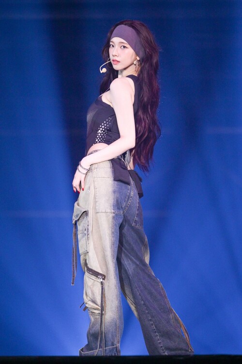 -KARINA--2024-aespa-LIVE-TOUR-SYNK-PARALLEL-LINE-in-BANGKOKeabd810eb1438ce3.jpg