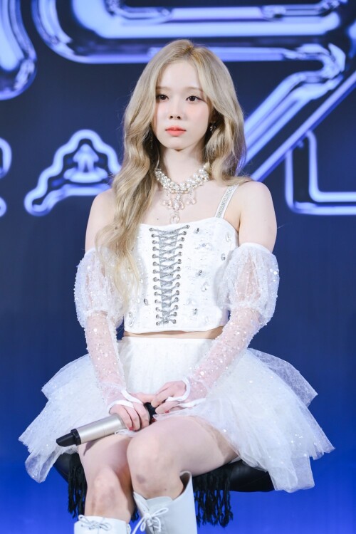 -WINTER--2024-aespa-LIVE-TOUR-SYNK-PARALLEL-LINE-in-BANGKOK5ddfc833a39b45f3.jpg